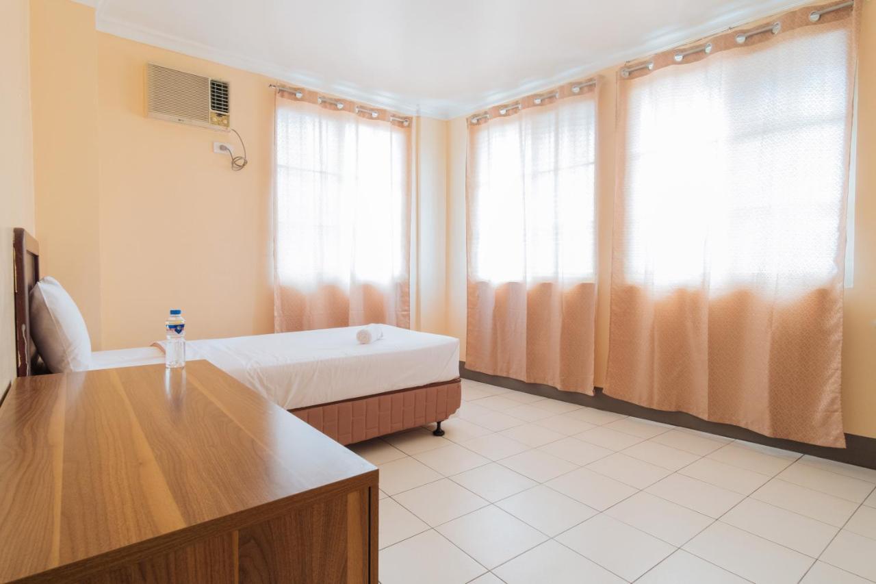 Dechmark Hotel Manille Extérieur photo